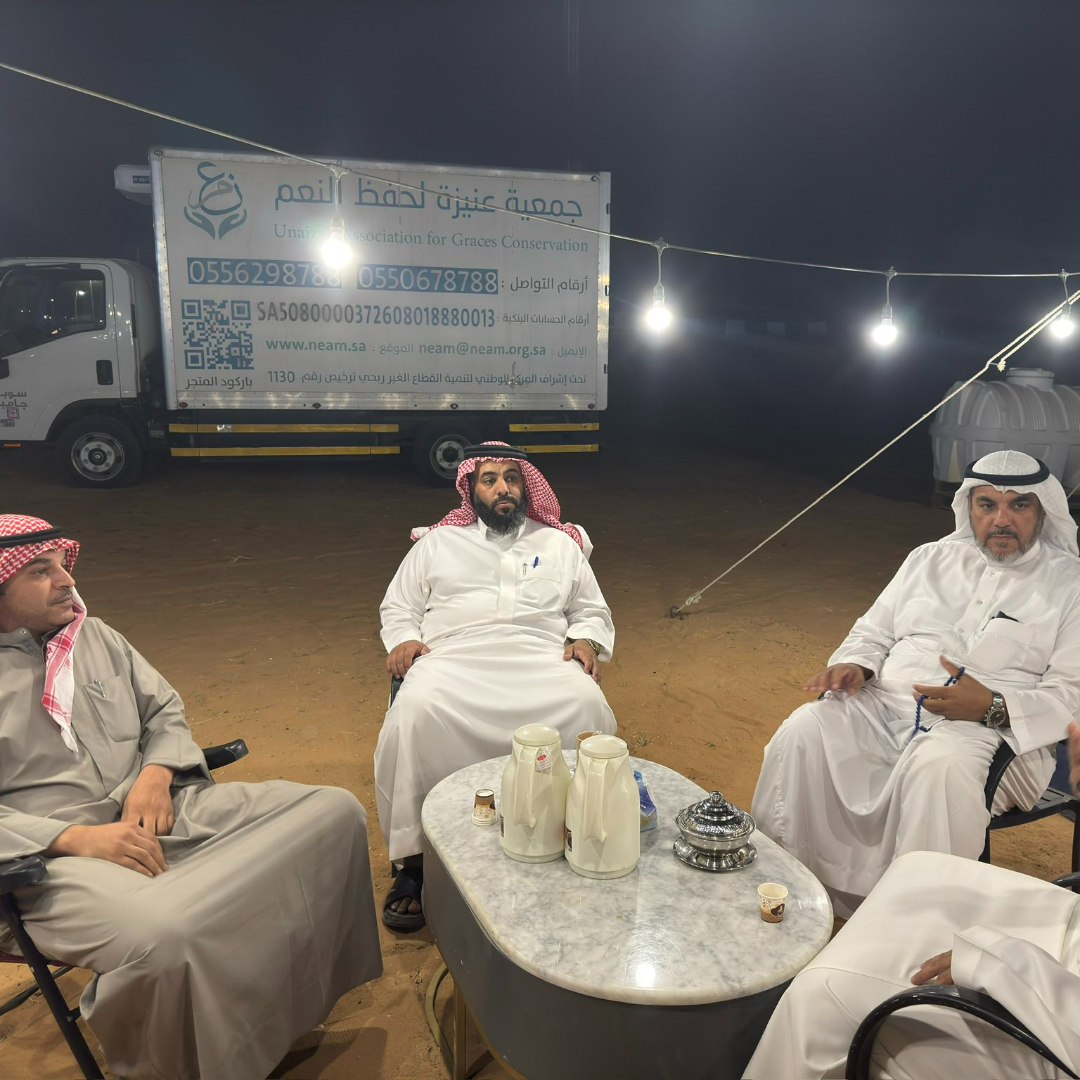 المدير التنفيذي لجمعية نِعم يتفقد أعمالها في مزاد عنيزة للإبل